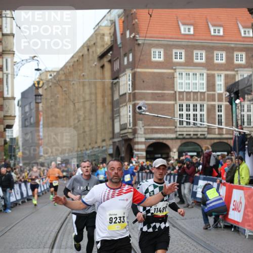 05.10.2025 - 20. swb-Marathon Bremen Yannick Fuchs http://msf.ph/oto/9262390 05.10.2025 10:49:34 Ziel 9206, 9233, 9435, 9555, 9708, 10118, 10381, 10519, 10673, 10735, 11319, 11487, 11598, 11672 meine-sportfotos.de
