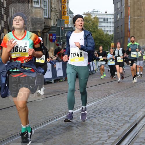 05.10.2025 - 20. swb-Marathon Bremen Strokosch-Dieckow http://msf.ph/oto/9262396 05.10.2025 11:06:40 Ziel 9178, 9357, 9619, 10001, 10239, 10498, 10747, 10748, 10937, 11027, 11565, 11605, 11721, 11746, 11747 meine-sportfotos.de
