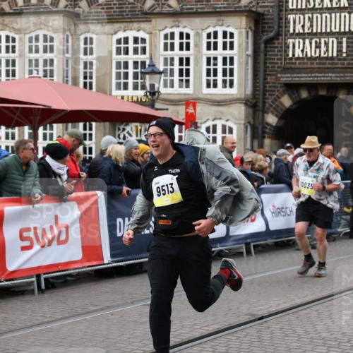 05.10.2025 - 20. swb-Marathon Bremen Yannick Fuchs http://msf.ph/oto/9262397 05.10.2025 11:22:33 Ziel 9513, 10700 meine-sportfotos.de