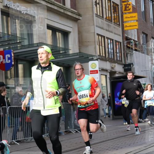 05.10.2025 - 20. swb-Marathon Bremen Strokosch-Dieckow http://msf.ph/oto/9262403 05.10.2025 11:02:35 Ziel 9229, 9331, 9360, 9516, 9593, 9644, 9661, 9662, 9846, 9893, 10129, 10167, 10185, 10207, 10530, 10656, 10734, 10777, 10803, 10804, 10876, 10940, 11024, 11087, 11193, 11312, 11376, 11504, 11576, 11667, 11668, 11735, 9229, 9331, 9360, 9516, 9593, 9644, 9661, 9662, 9846, 9893, 10129, 10167, 10185, 10207, 10530, 10656, 10734, 10777, 10803, 10804, 10876, 10940, 11024, 11087, 11193, 11312, 11376, 11504, 11735 meine-sportfotos.de