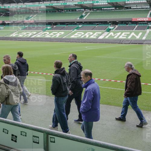 05.10.2025 - 20. swb-Marathon Bremen Michael Burmester http://msf.ph/oto/9262405 05.10.2025 11:29:17 Laufen im Stadion  meine-sportfotos.de
