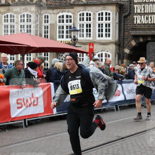 05.10.2025 - 20. swb-Marathon Bremen Yannick Fuchs http://msf.ph/oto/9262406 05.10.2025 11:22:33 Ziel 9513, 10700 meine-sportfotos.de