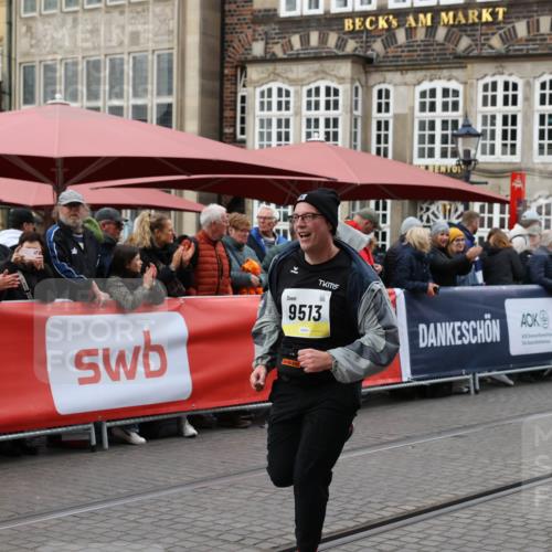 05.10.2025 - 20. swb-Marathon Bremen Yannick Fuchs http://msf.ph/oto/9262423 05.10.2025 11:22:33 Ziel 9513, 10700 meine-sportfotos.de