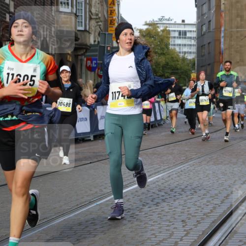 05.10.2025 - 20. swb-Marathon Bremen Strokosch-Dieckow http://msf.ph/oto/9262433 05.10.2025 11:06:40 Ziel 9178, 9357, 9619, 10001, 10239, 10498, 10747, 10748, 10937, 11027, 11565, 11605, 11721, 11746, 11747 meine-sportfotos.de