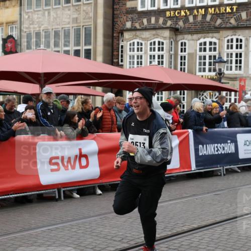 05.10.2025 - 20. swb-Marathon Bremen Yannick Fuchs http://msf.ph/oto/9262436 05.10.2025 11:22:33 Ziel 9513, 10700 meine-sportfotos.de