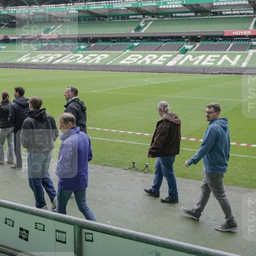 05.10.2025 - 20. swb-Marathon Bremen Michael Burmester http://msf.ph/oto/9262450 05.10.2025 11:29:18 Laufen im Stadion  meine-sportfotos.de