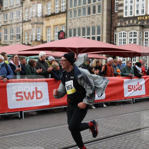 05.10.2025 - 20. swb-Marathon Bremen Yannick Fuchs http://msf.ph/oto/9262456 05.10.2025 11:22:34 Ziel 9513, 10700 meine-sportfotos.de