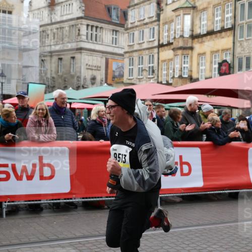 05.10.2025 - 20. swb-Marathon Bremen Yannick Fuchs http://msf.ph/oto/9262468 05.10.2025 11:22:34 Ziel 9513, 10700 meine-sportfotos.de
