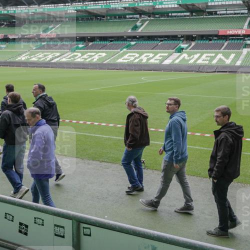 05.10.2025 - 20. swb-Marathon Bremen Michael Burmester http://msf.ph/oto/9262469 05.10.2025 11:29:19 Laufen im Stadion  meine-sportfotos.de