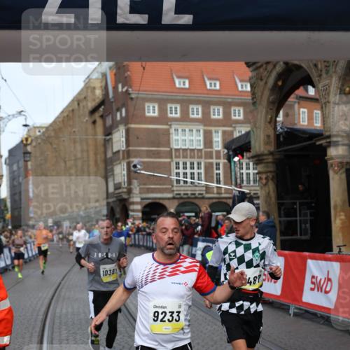 05.10.2025 - 20. swb-Marathon Bremen Yannick Fuchs http://msf.ph/oto/9262470 05.10.2025 10:49:35 Ziel 9206, 9233, 9435, 9555, 9708, 10118, 10381, 10519, 10673, 11319, 11487, 11598, 11672 meine-sportfotos.de