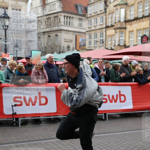 05.10.2025 - 20. swb-Marathon Bremen Yannick Fuchs http://msf.ph/oto/9262475 05.10.2025 11:22:34 Ziel 9513, 10700 meine-sportfotos.de