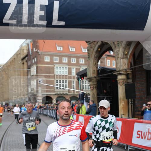 05.10.2025 - 20. swb-Marathon Bremen Yannick Fuchs http://msf.ph/oto/9262481 05.10.2025 10:49:35 Ziel 9206, 9233, 9435, 9555, 9708, 10118, 10381, 10519, 10673, 11319, 11487, 11598, 11672 meine-sportfotos.de