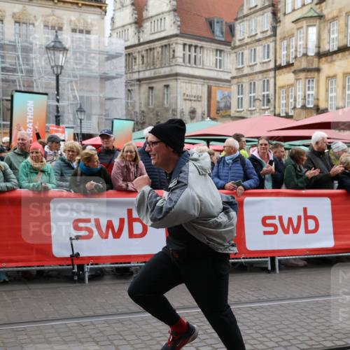 05.10.2025 - 20. swb-Marathon Bremen Yannick Fuchs http://msf.ph/oto/9262486 05.10.2025 11:22:34 Ziel 9513, 10700 meine-sportfotos.de