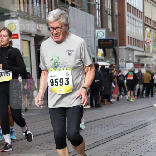 05.10.2025 - 20. swb-Marathon Bremen Strokosch-Dieckow http://msf.ph/oto/9262487 05.10.2025 11:02:44 Ziel 9229, 9300, 9325, 9593, 9644, 9661, 9662, 9846, 9893, 10167, 10185, 10207, 10471, 10656, 10777, 10876, 10926, 10996, 11087, 11312, 11376, 11390, 11504, 11667, 11668, 11682, 11735, 9229, 9300, 9325, 9593, 9644, 9661, 9662, 9846, 9893, 10167, 10185, 10207, 10471, 10656, 10777, 10876, 10926, 10996, 11087, 11312, 11376, 11390, 11504, 11682, 11735 meine-sportfotos.de