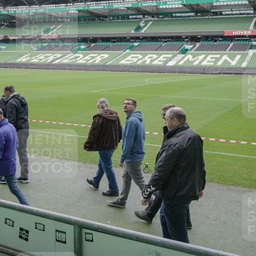 05.10.2025 - 20. swb-Marathon Bremen Michael Burmester http://msf.ph/oto/9262489 05.10.2025 11:29:20 Laufen im Stadion  meine-sportfotos.de