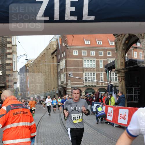 05.10.2025 - 20. swb-Marathon Bremen Yannick Fuchs http://msf.ph/oto/9262493 05.10.2025 10:49:35 Ziel 9206, 9233, 9435, 9555, 9708, 10118, 10381, 10519, 10673, 11319, 11487, 11598, 11672 meine-sportfotos.de