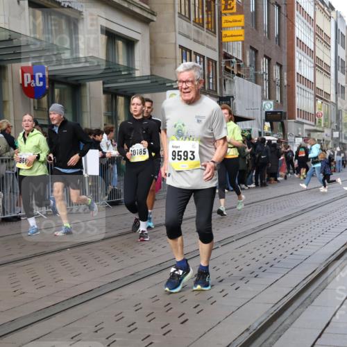 05.10.2025 - 20. swb-Marathon Bremen Strokosch-Dieckow http://msf.ph/oto/9262498 05.10.2025 11:02:44 Ziel 9229, 9300, 9325, 9593, 9644, 9661, 9662, 9846, 9893, 10167, 10185, 10207, 10471, 10656, 10777, 10876, 10926, 10996, 11087, 11312, 11376, 11390, 11504, 11667, 11668, 11682, 11735, 9229, 9300, 9325, 9593, 9644, 9661, 9662, 9846, 9893, 10167, 10185, 10207, 10471, 10656, 10777, 10876, 10926, 10996, 11087, 11312, 11376, 11390, 11504, 11682, 11735 meine-sportfotos.de