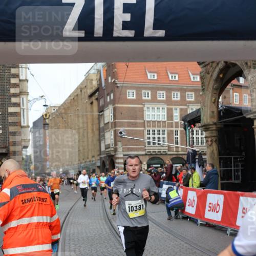 05.10.2025 - 20. swb-Marathon Bremen Yannick Fuchs http://msf.ph/oto/9262502 05.10.2025 10:49:36 Ziel 9206, 9233, 9435, 9555, 9708, 10118, 10381, 10519, 10673, 11319, 11487, 11672 meine-sportfotos.de