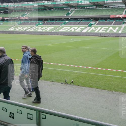 05.10.2025 - 20. swb-Marathon Bremen Michael Burmester http://msf.ph/oto/9262516 05.10.2025 11:29:22 Laufen im Stadion  meine-sportfotos.de