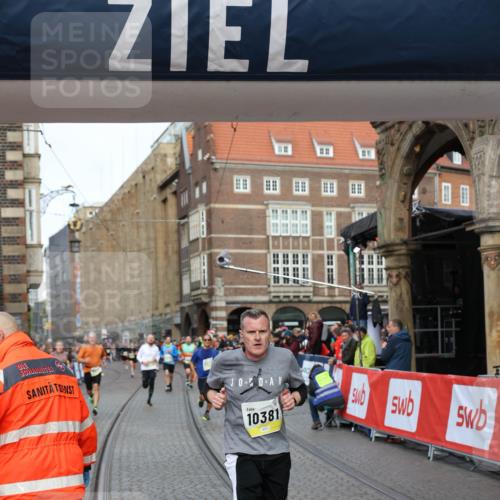 05.10.2025 - 20. swb-Marathon Bremen Yannick Fuchs http://msf.ph/oto/9262522 05.10.2025 10:49:36 Ziel 9206, 9233, 9435, 9555, 9708, 10118, 10381, 10519, 10673, 11319, 11487, 11672 meine-sportfotos.de