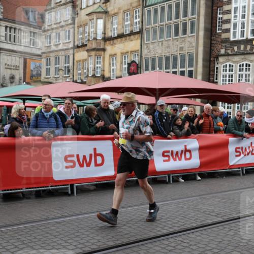 05.10.2025 - 20. swb-Marathon Bremen Yannick Fuchs http://msf.ph/oto/9262540 05.10.2025 11:22:36 Ziel 9513 meine-sportfotos.de