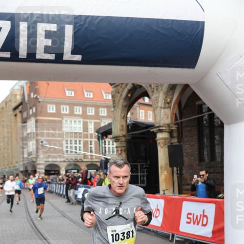 05.10.2025 - 20. swb-Marathon Bremen Yannick Fuchs http://msf.ph/oto/9262544 05.10.2025 10:49:36 Ziel 9206, 9233, 9435, 9555, 9708, 10118, 10381, 10519, 10673, 11319, 11487, 11672 meine-sportfotos.de