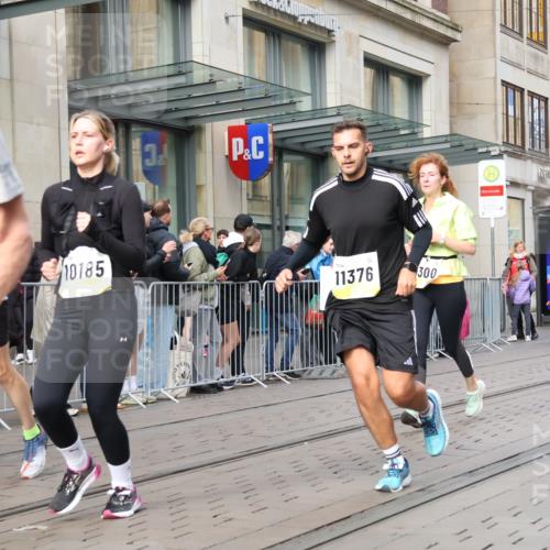 05.10.2025 - 20. swb-Marathon Bremen Strokosch-Dieckow http://msf.ph/oto/9262545 05.10.2025 11:02:46 Ziel 9229, 9246, 9300, 9325, 9593, 9644, 9661, 9662, 9846, 9893, 10142, 10167, 10185, 10471, 10656, 10777, 10876, 10926, 10996, 11312, 11376, 11390, 11504, 11667, 11668, 11682, 11735, 9229, 9246, 9300, 9325, 9593, 9644, 9661, 9662, 9846, 9893, 10142, 10167, 10185, 10471, 10656, 10777, 10876, 10926, 10996, 11312, 11376, 11390, 11504, 11682, 11735 meine-sportfotos.de