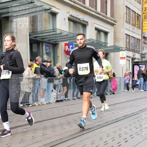 05.10.2025 - 20. swb-Marathon Bremen Strokosch-Dieckow http://msf.ph/oto/9262556 05.10.2025 11:02:46 Ziel 9229, 9246, 9300, 9325, 9593, 9644, 9661, 9662, 9846, 9893, 10142, 10167, 10185, 10471, 10656, 10777, 10876, 10926, 10996, 11312, 11376, 11390, 11504, 11667, 11668, 11682, 11735, 9229, 9246, 9300, 9325, 9593, 9644, 9661, 9662, 9846, 9893, 10142, 10167, 10185, 10471, 10656, 10777, 10876, 10926, 10996, 11312, 11376, 11390, 11504, 11682, 11735 meine-sportfotos.de