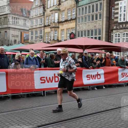 05.10.2025 - 20. swb-Marathon Bremen Yannick Fuchs http://msf.ph/oto/9262562 05.10.2025 11:22:36 Ziel 9513 meine-sportfotos.de
