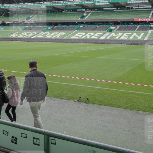 05.10.2025 - 20. swb-Marathon Bremen Michael Burmester http://msf.ph/oto/9262570 05.10.2025 11:29:29 Laufen im Stadion  meine-sportfotos.de