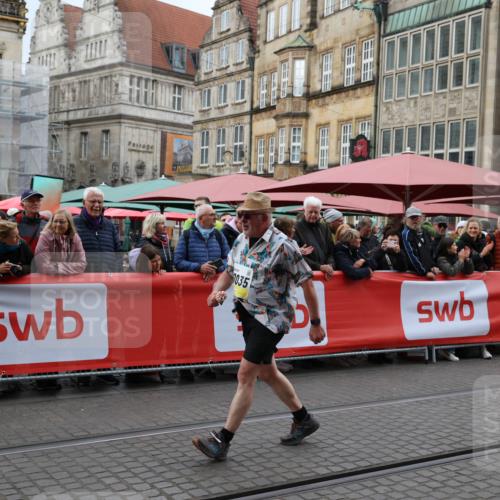 05.10.2025 - 20. swb-Marathon Bremen Yannick Fuchs http://msf.ph/oto/9262577 05.10.2025 11:22:36 Ziel 9513 meine-sportfotos.de
