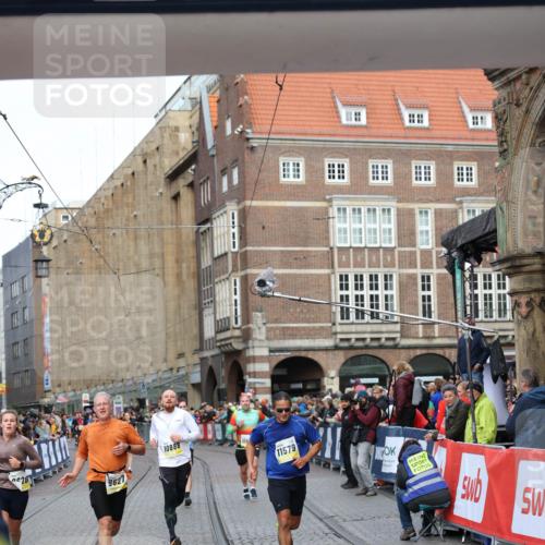 05.10.2025 - 20. swb-Marathon Bremen Yannick Fuchs http://msf.ph/oto/9262579 05.10.2025 10:49:37 Ziel 9233, 9435, 9555, 9626, 9627, 10118, 10381, 10519, 10673, 10888, 11319, 11487, 11579, 11672 meine-sportfotos.de