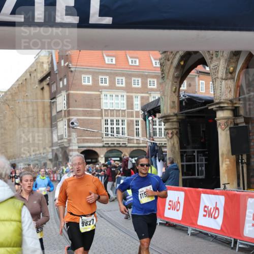 05.10.2025 - 20. swb-Marathon Bremen Yannick Fuchs http://msf.ph/oto/9262589 05.10.2025 10:49:40 Ziel 9233, 9555, 9626, 9627, 10381, 10636, 10673, 10712, 10888, 11487, 11579 meine-sportfotos.de