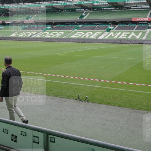 05.10.2025 - 20. swb-Marathon Bremen Michael Burmester http://msf.ph/oto/9262598 05.10.2025 11:29:30 Laufen im Stadion  meine-sportfotos.de