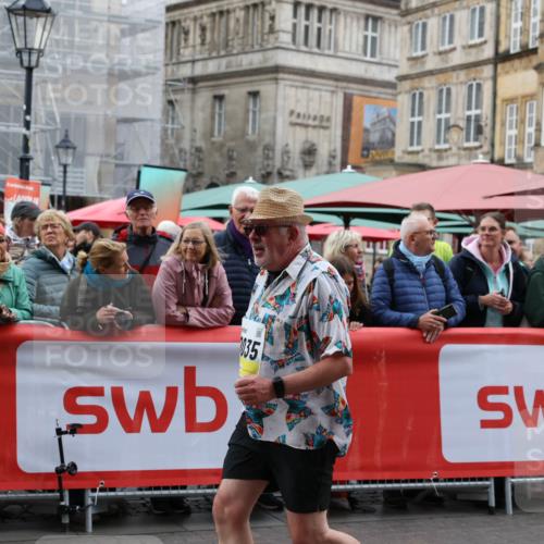 05.10.2025 - 20. swb-Marathon Bremen Yannick Fuchs http://msf.ph/oto/9262612 05.10.2025 11:22:37 Ziel 9513 meine-sportfotos.de