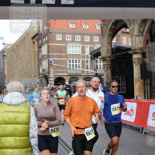 05.10.2025 - 20. swb-Marathon Bremen Yannick Fuchs http://msf.ph/oto/9262618 05.10.2025 10:49:40 Ziel 9233, 9555, 9626, 9627, 10381, 10636, 10673, 10712, 10888, 11487, 11579 meine-sportfotos.de