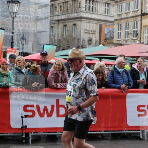 05.10.2025 - 20. swb-Marathon Bremen Yannick Fuchs http://msf.ph/oto/9262620 05.10.2025 11:22:37 Ziel 9513 meine-sportfotos.de