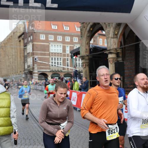 05.10.2025 - 20. swb-Marathon Bremen Yannick Fuchs http://msf.ph/oto/9262644 05.10.2025 10:49:41 Ziel 9233, 9626, 9627, 10381, 10636, 10712, 10888, 11487, 11579 meine-sportfotos.de