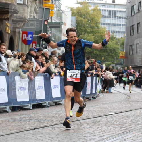 05.10.2025 - 20. swb-Marathon Bremen Strokosch-Dieckow http://msf.ph/oto/9262663 05.10.2025 12:58:14 Ziel 383, 1329, 1520, 3294 meine-sportfotos.de