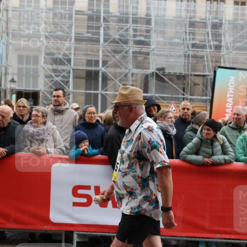 05.10.2025 - 20. swb-Marathon Bremen Yannick Fuchs http://msf.ph/oto/9262677 05.10.2025 11:22:38 Ziel 9513, 10035 meine-sportfotos.de