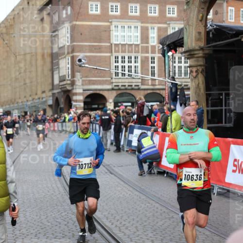 05.10.2025 - 20. swb-Marathon Bremen Yannick Fuchs http://msf.ph/oto/9262678 05.10.2025 10:49:42 Ziel 9626, 9627, 10381, 10636, 10712, 10888, 11579 meine-sportfotos.de