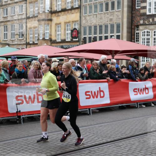 05.10.2025 - 20. swb-Marathon Bremen Yannick Fuchs http://msf.ph/oto/9262686 05.10.2025 11:22:48 Ziel 9445, 9857, 10035 meine-sportfotos.de