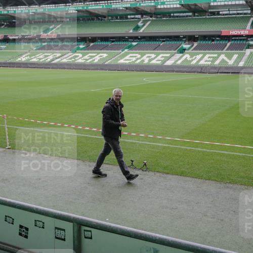 05.10.2025 - 20. swb-Marathon Bremen Michael Burmester http://msf.ph/oto/9262693 05.10.2025 11:30:22 Laufen im Stadion  meine-sportfotos.de