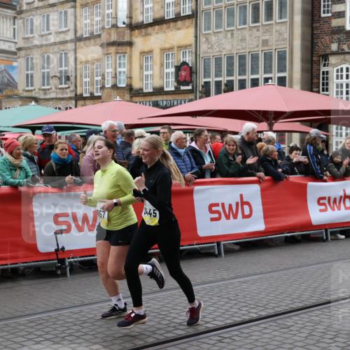 05.10.2025 - 20. swb-Marathon Bremen Yannick Fuchs http://msf.ph/oto/9262694 05.10.2025 11:22:48 Ziel 9445, 9857, 10035 meine-sportfotos.de