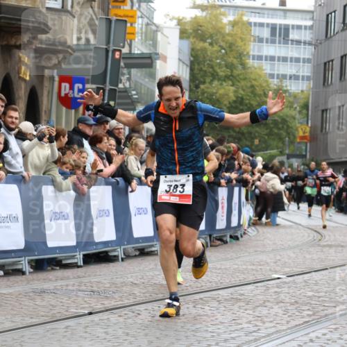 05.10.2025 - 20. swb-Marathon Bremen Strokosch-Dieckow http://msf.ph/oto/9262696 05.10.2025 12:58:15 Ziel 383, 1329, 1520, 3294 meine-sportfotos.de