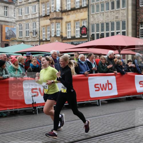 05.10.2025 - 20. swb-Marathon Bremen Yannick Fuchs http://msf.ph/oto/9262703 05.10.2025 11:22:48 Ziel 9445, 9857, 10035 meine-sportfotos.de