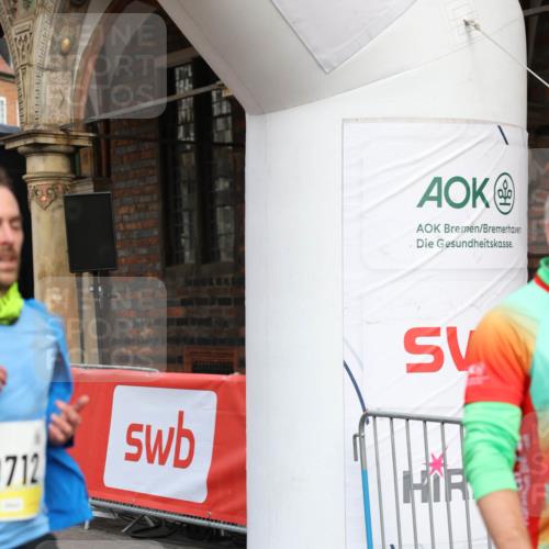 05.10.2025 - 20. swb-Marathon Bremen Yannick Fuchs http://msf.ph/oto/9262705 05.10.2025 10:49:44 Ziel 9626, 9627, 10170, 10636, 10712, 10873, 10888, 11579 meine-sportfotos.de