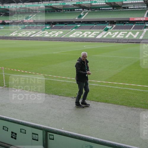 05.10.2025 - 20. swb-Marathon Bremen Michael Burmester http://msf.ph/oto/9262708 05.10.2025 11:30:23 Laufen im Stadion  meine-sportfotos.de