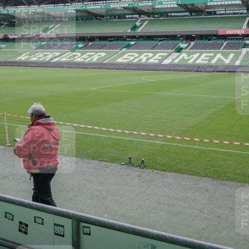 05.10.2025 - 20. swb-Marathon Bremen Michael Burmester http://msf.ph/oto/9262745 05.10.2025 11:32:48 Laufen im Stadion  meine-sportfotos.de