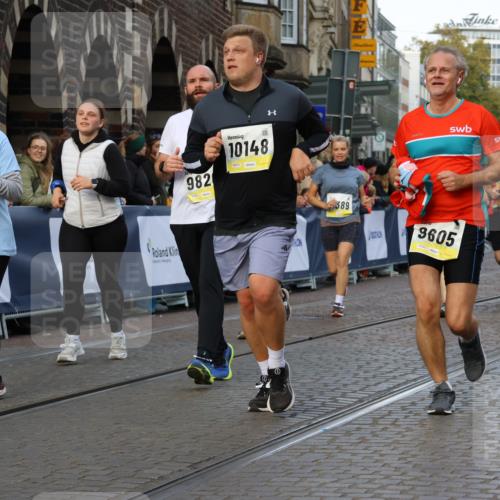 05.10.2025 - 20. swb-Marathon Bremen Strokosch-Dieckow http://msf.ph/oto/9262747 05.10.2025 11:06:49 Ziel 8574, 9321, 9605, 9826, 9942, 9976, 10001, 10148, 10168, 10580, 10747, 10748, 10937, 11355, 11389, 11414, 11497 meine-sportfotos.de